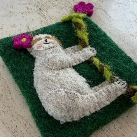 Swingin' Sloth Felt Coin Purse card holder wallet 100% wool Nepal fair trade - Picture 4 of 10